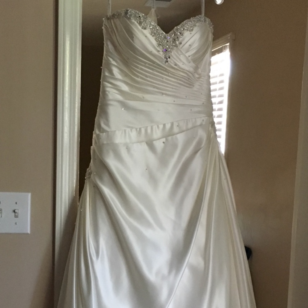 Beautiful sweetheart style wedding dress